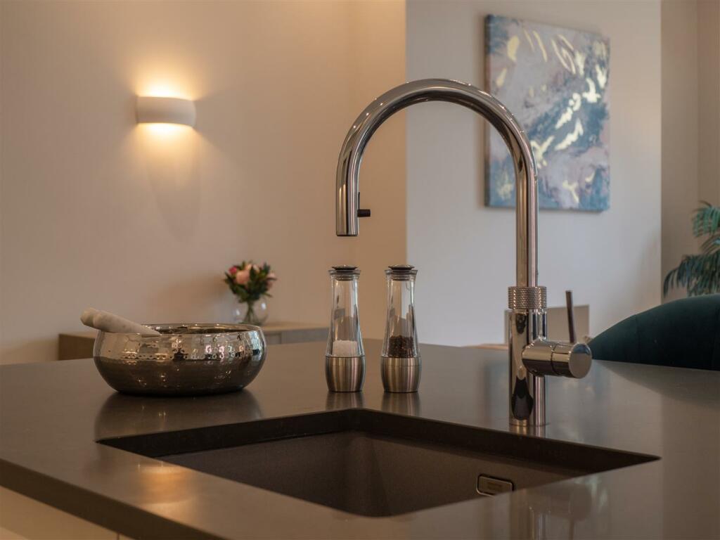KITCHEN 4.jpg