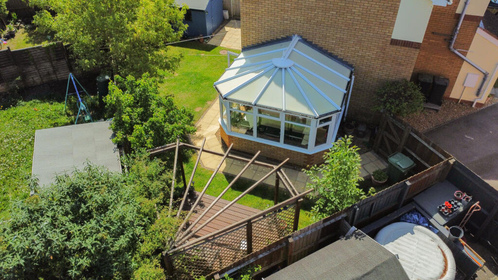 DRONE THREE THE FINCHES