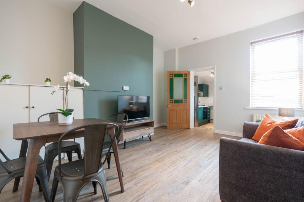 172DR - Living Area