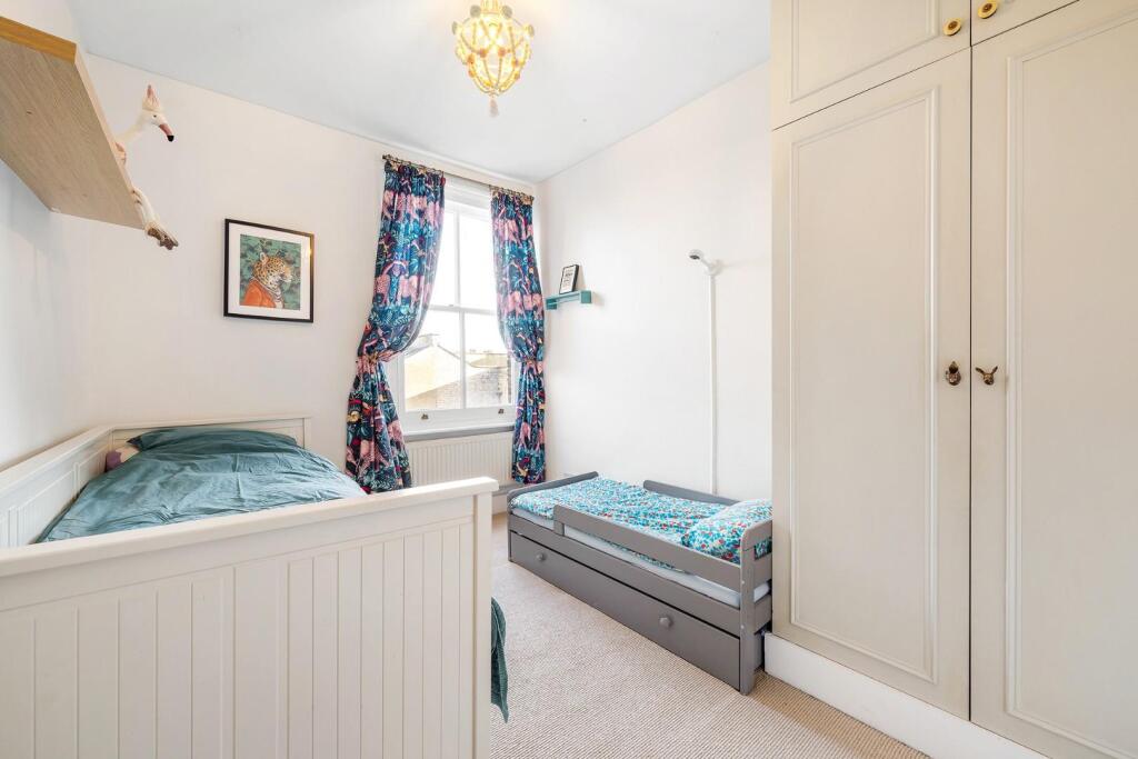 Bedroom 2.JPG