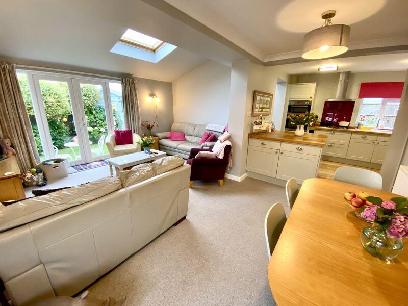 Sitting and Dining Areas