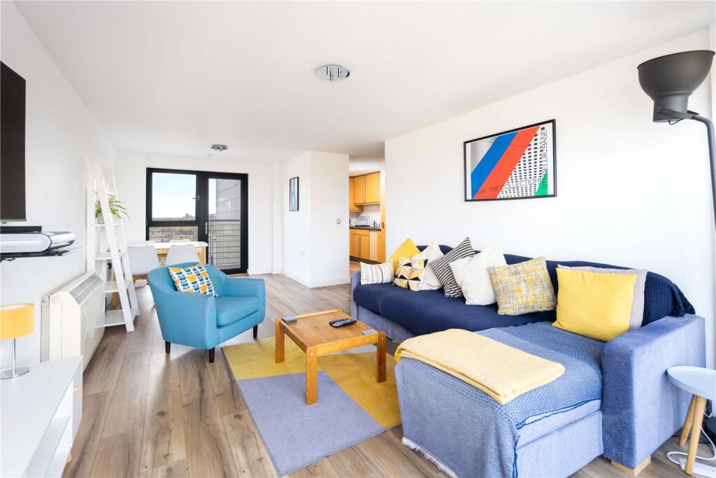 Living Area View 4