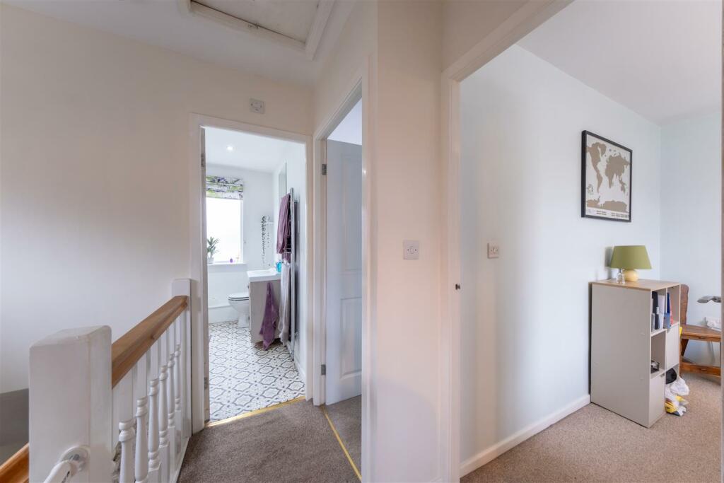 4 Oaktree Close-022.jpg