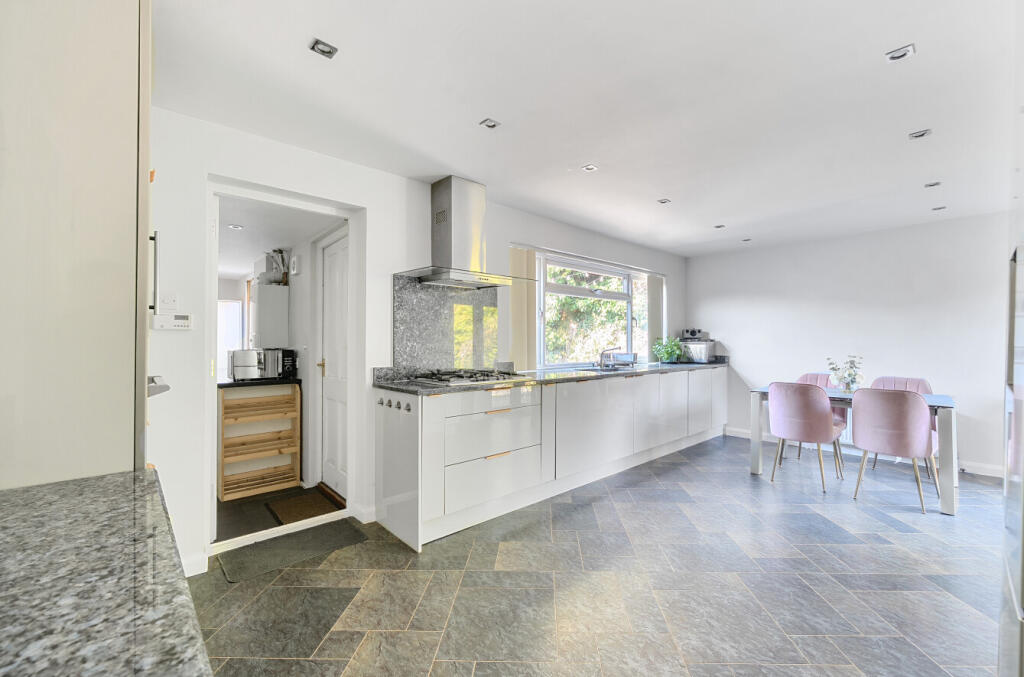 1336309-7-6899b33...