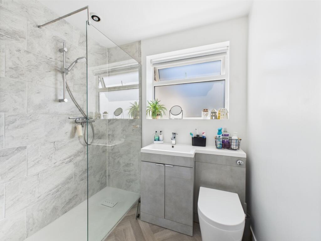 CAM03729G0-PR0042-STILL018