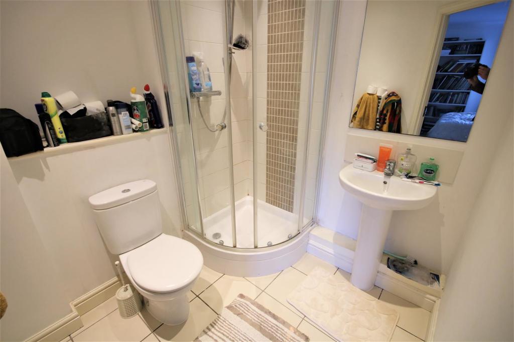 ensuite.jpg