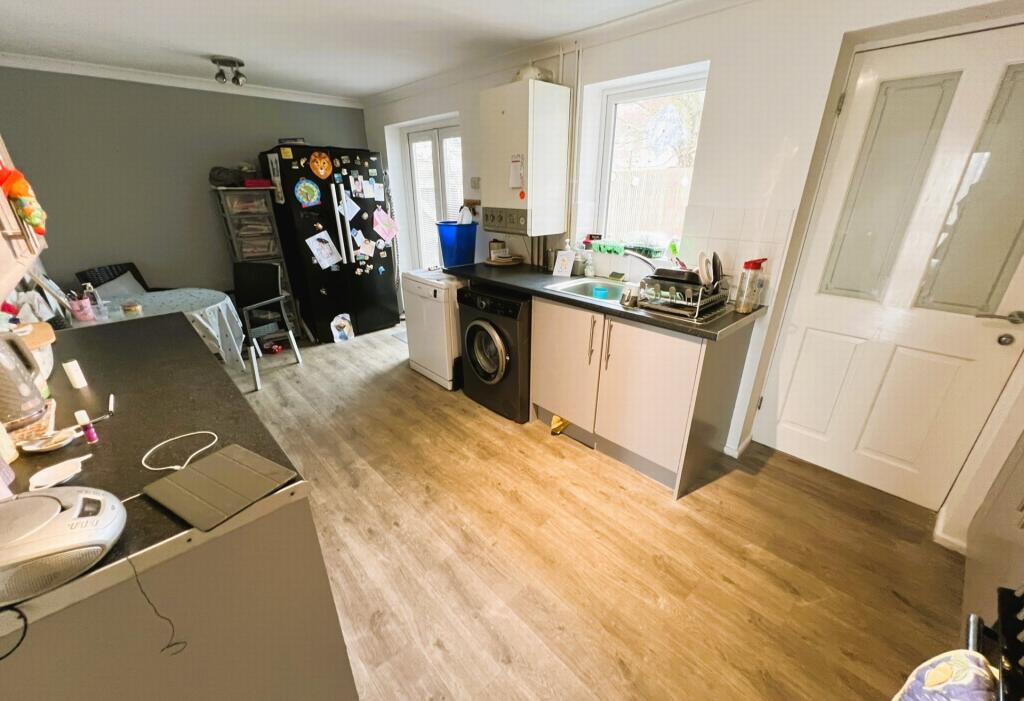 Kitchen/dining rm
