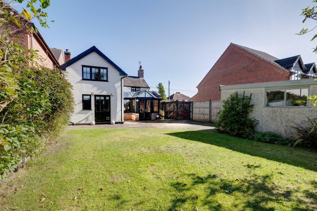 74 Main Street, Thornton