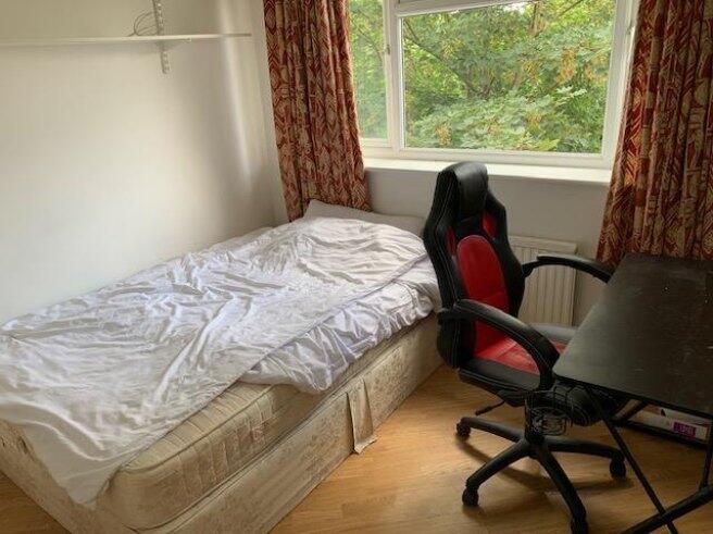 weydon-hill-close-gu9-8pa-931679