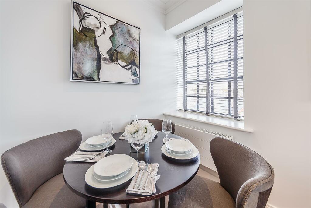 8317621-interior19.jpg