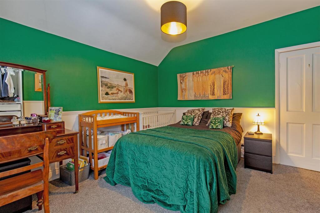 Bedroom 1-2.jpg