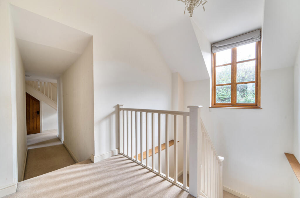 1370632-9-68ff9d9...