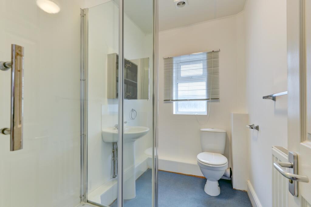 10 London Terrace Bathroom 1
