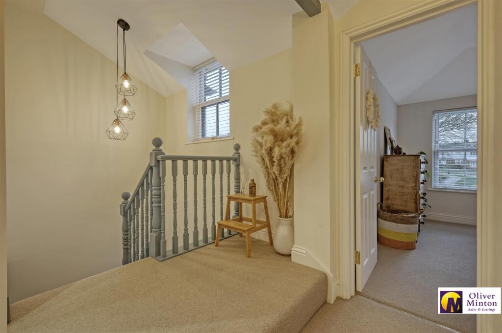 FIRST FLOOR SPLIT LEVEL LANDING