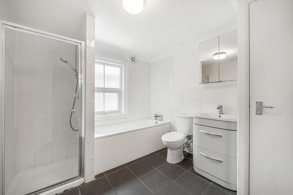 Bathroom.JPG