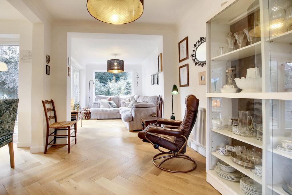 Open plan kitchen/diner snug area
