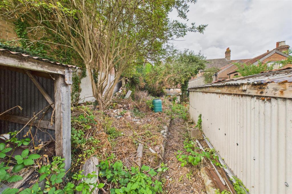 150, East Reach Taunton, Somerset, TA1 3HT | Holli