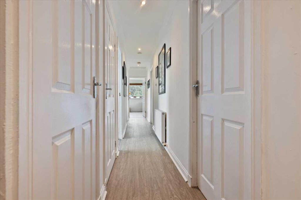 Entrance Hallway (2)