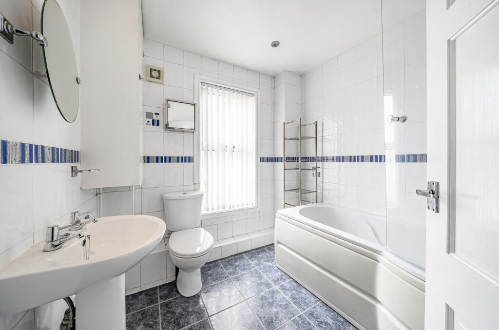 1304354-7-683f2c3...