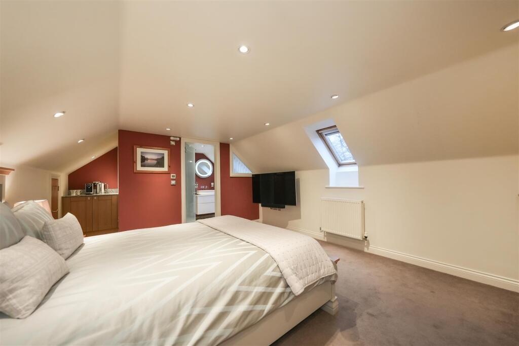 BEDROOM SUITE