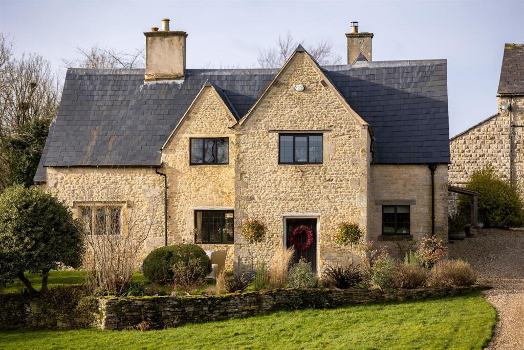 10 - Dowmans Farmhouse - GL53 9QY - Web.jpg
