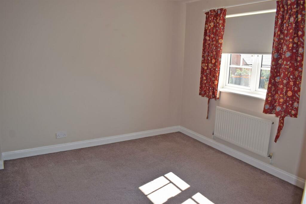 31 Tyler Way bedroom 1.jpg