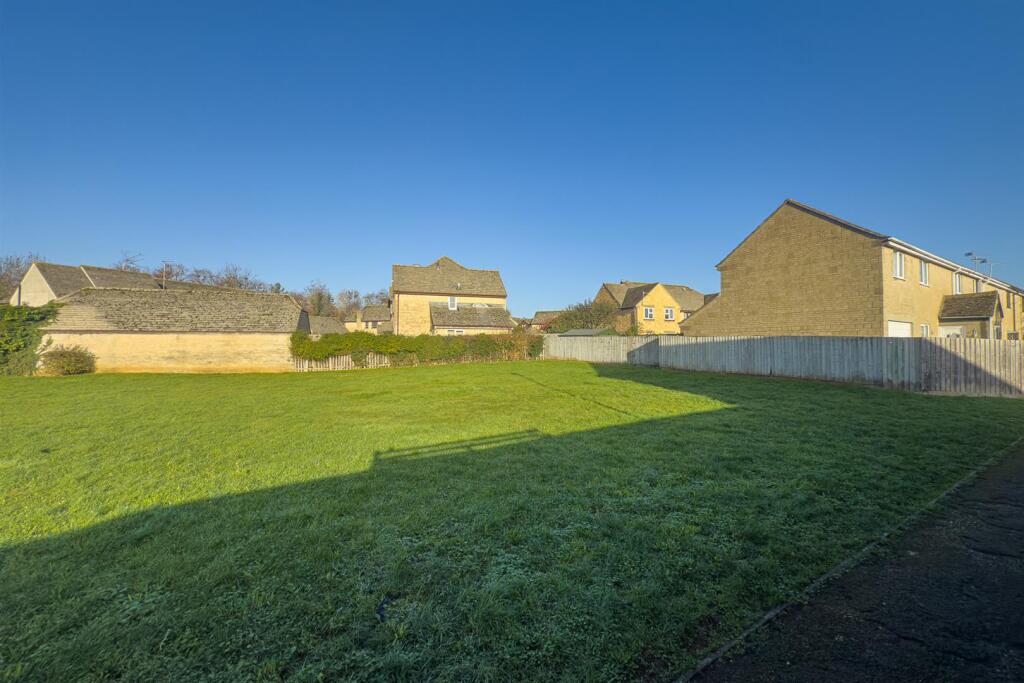 Development Site adjacent to 24 Park Close, Fairfo