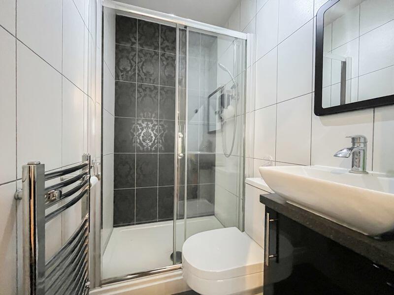 GROUND FLOOR SHOWER ROOM