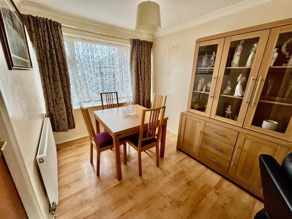 Dining Area: