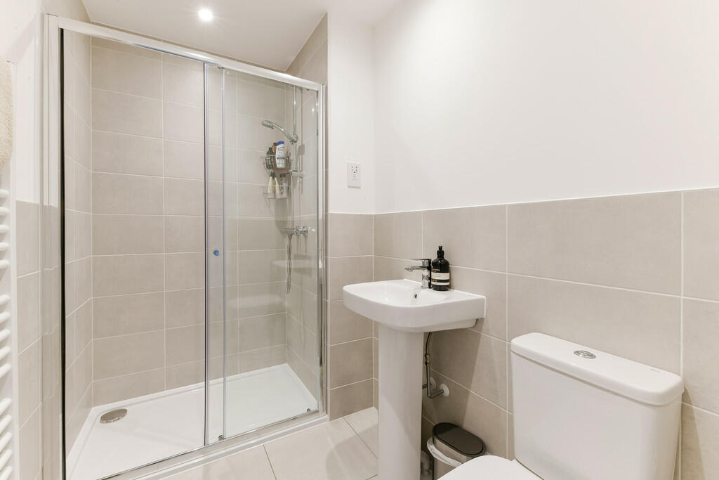 ANNING CLOSE, 5 (...