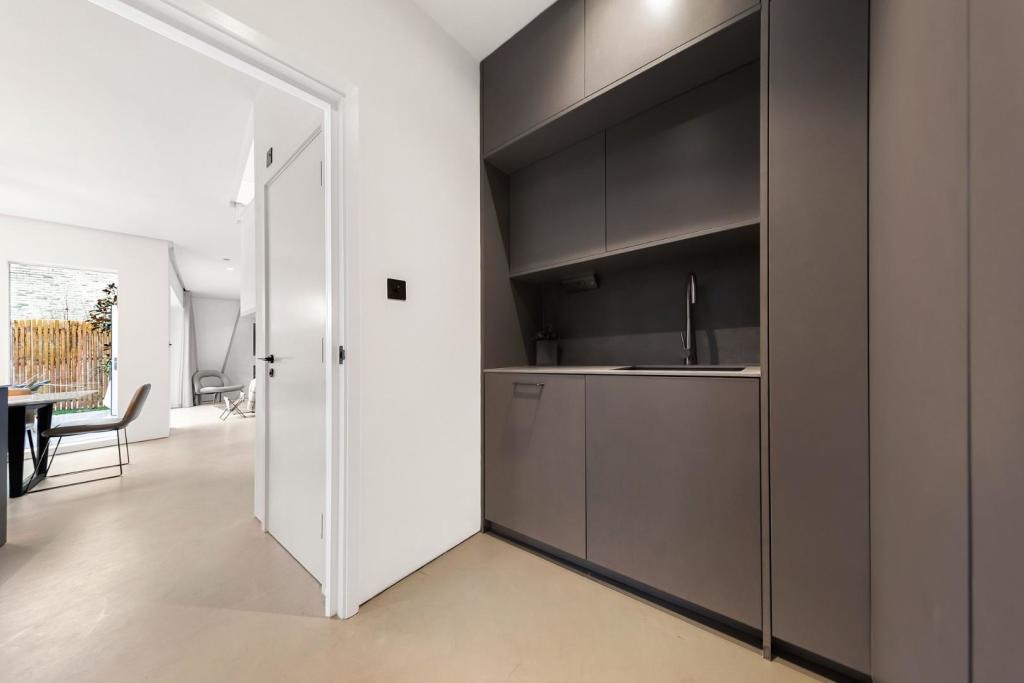 Hallway (1).jpg