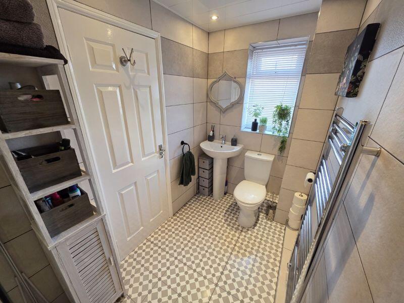 En-Suite Additional Image