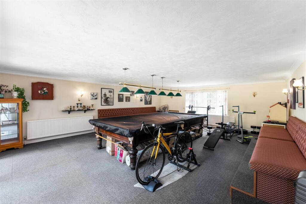 5 - snooker room.jpg