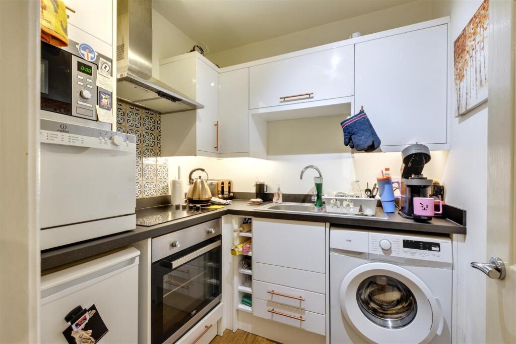 (Down) kitchen.jpeg
