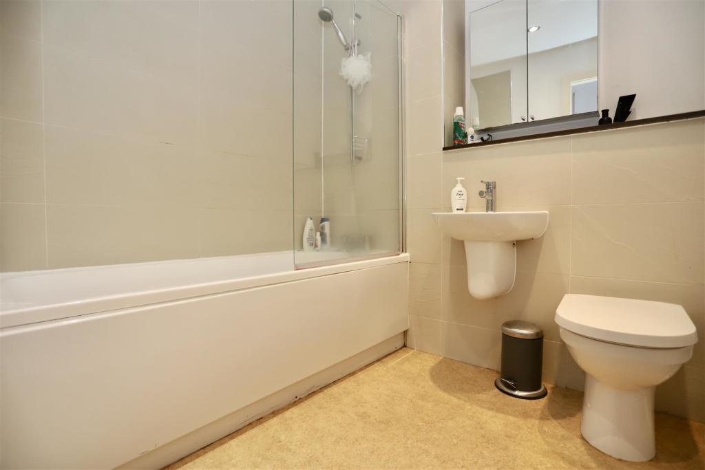 Bathroom.JPG