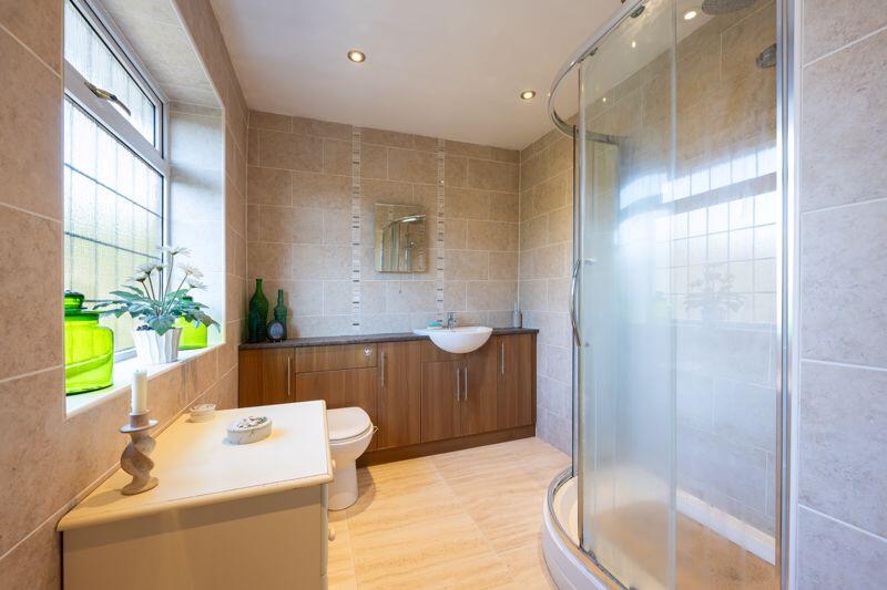 SHOWER ROOM (REAR)