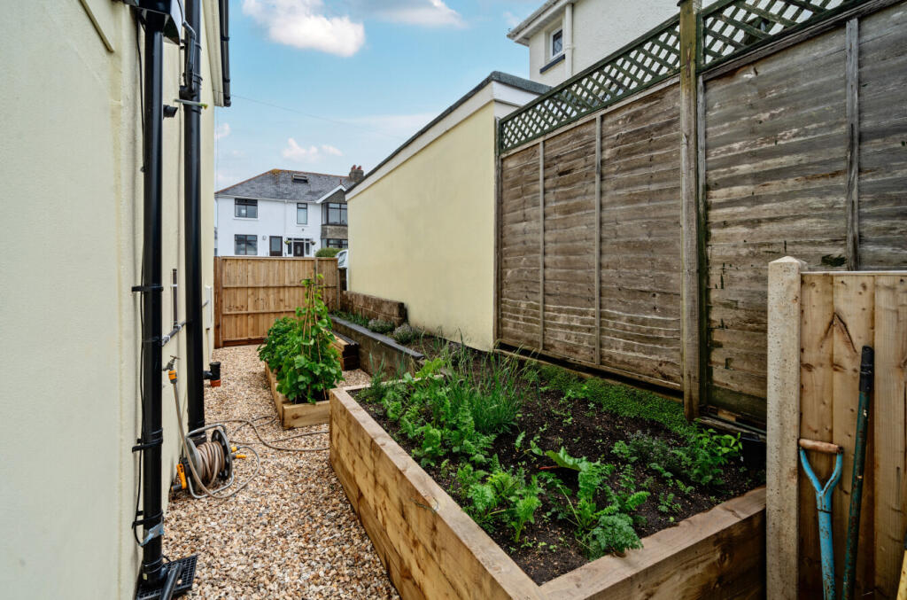 1310052-15-684af5...