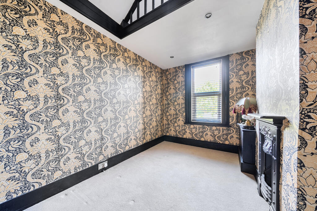 1353704-5-68c7dda...