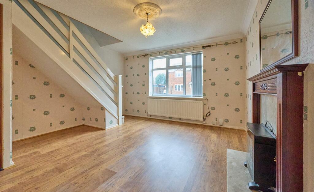 FRONT LOUNGE