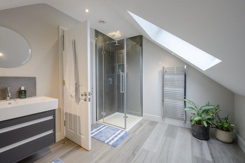 Twinoaks, Cobham, KT11