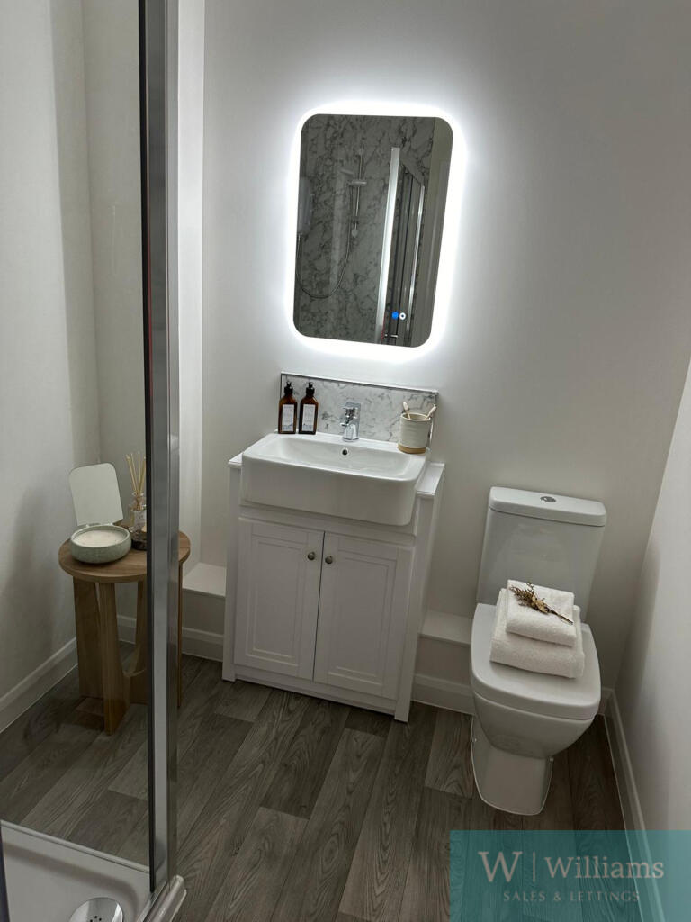 Shower room / Show room
