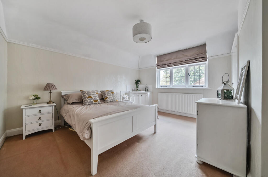 1320667-9-687e523...