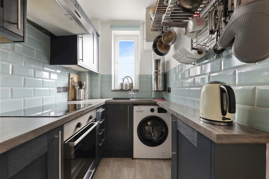 14-a05aJHPropWpen- 27 Sherborne Court - 42 (1)-med