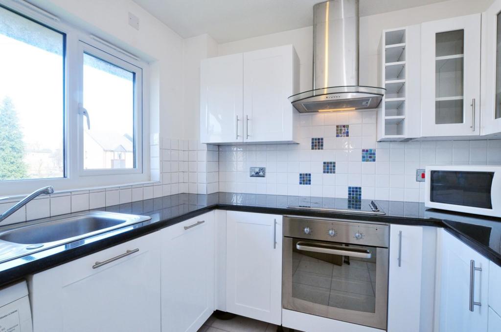 8'8 Fully Fitted Kitchen
