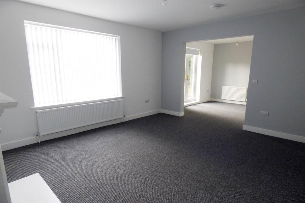 Lounge into Dining R