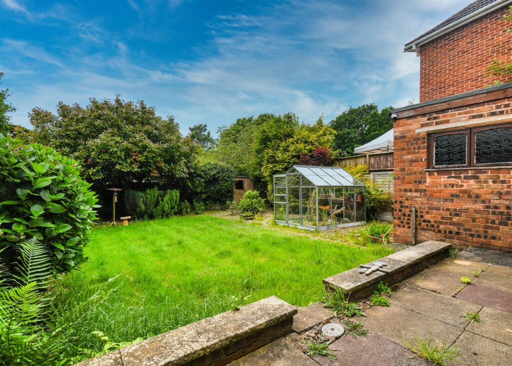 2 Ounsdale Crescent - Garden.jpg