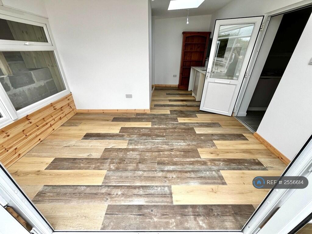 Conservatory/Dining Area