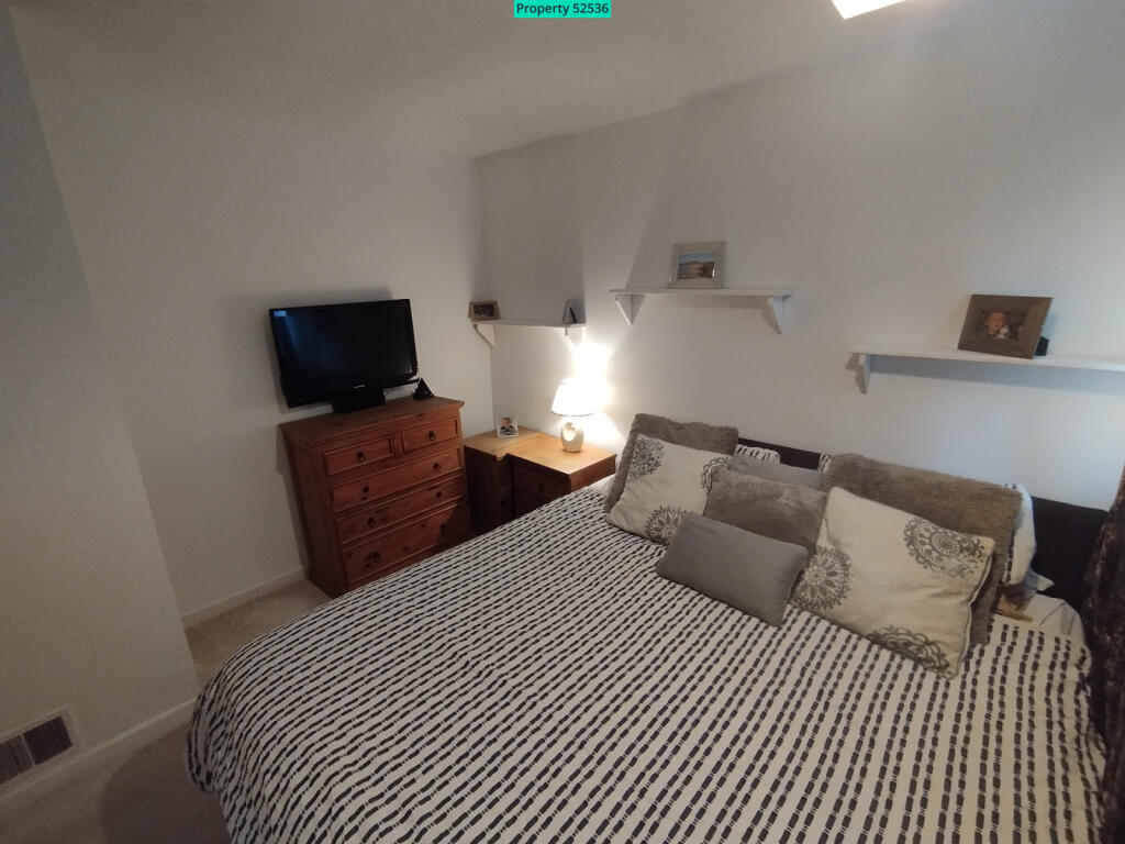 2nd bedroom