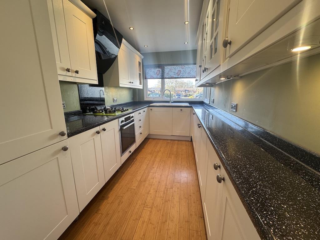 6 - Kitchen worktop.jpg