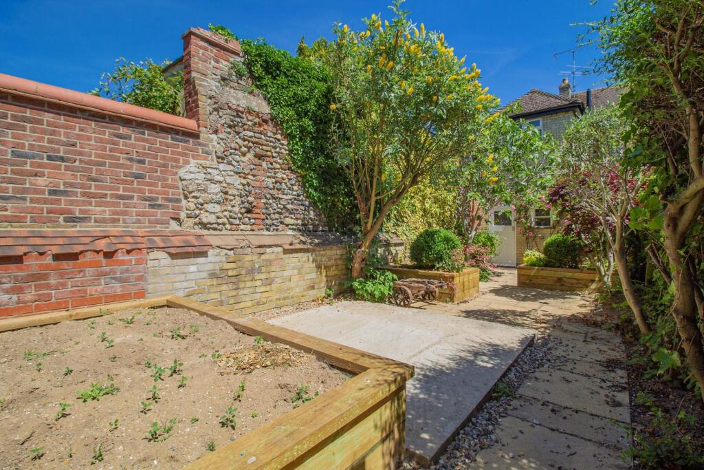 60 Guildhall Street, BSE [Garden] 06.jpg